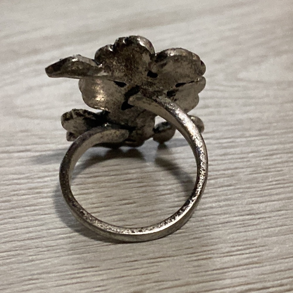 Fossil Black Flower Ring Marcasite Accents Shimmery Festival Concert Spring - Picture 5 of 16
